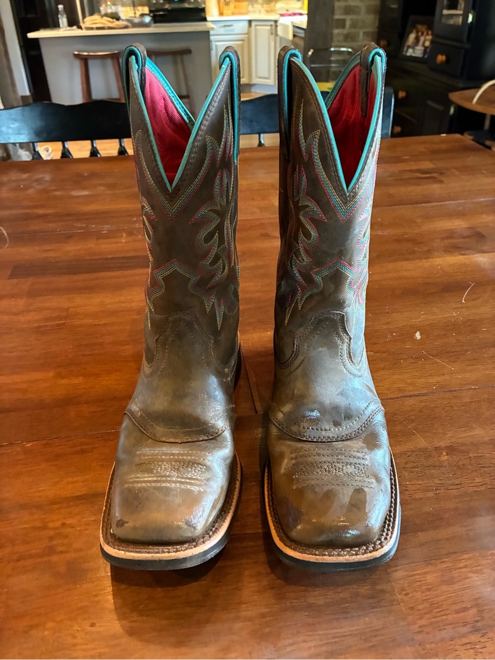 Ariat Women’s Brown Leather Western Boots Turquoise & Pink Stitching Size 7D.